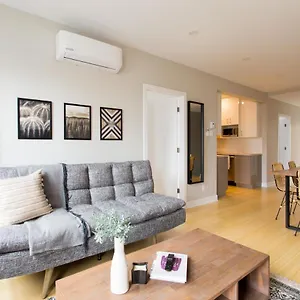 Trendy Little Italy 3 Bedroom By Den Apartment Montreal