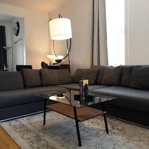 Perfect For Groups Big Livingroom 2 Backyard 3br Holiday home Montreal