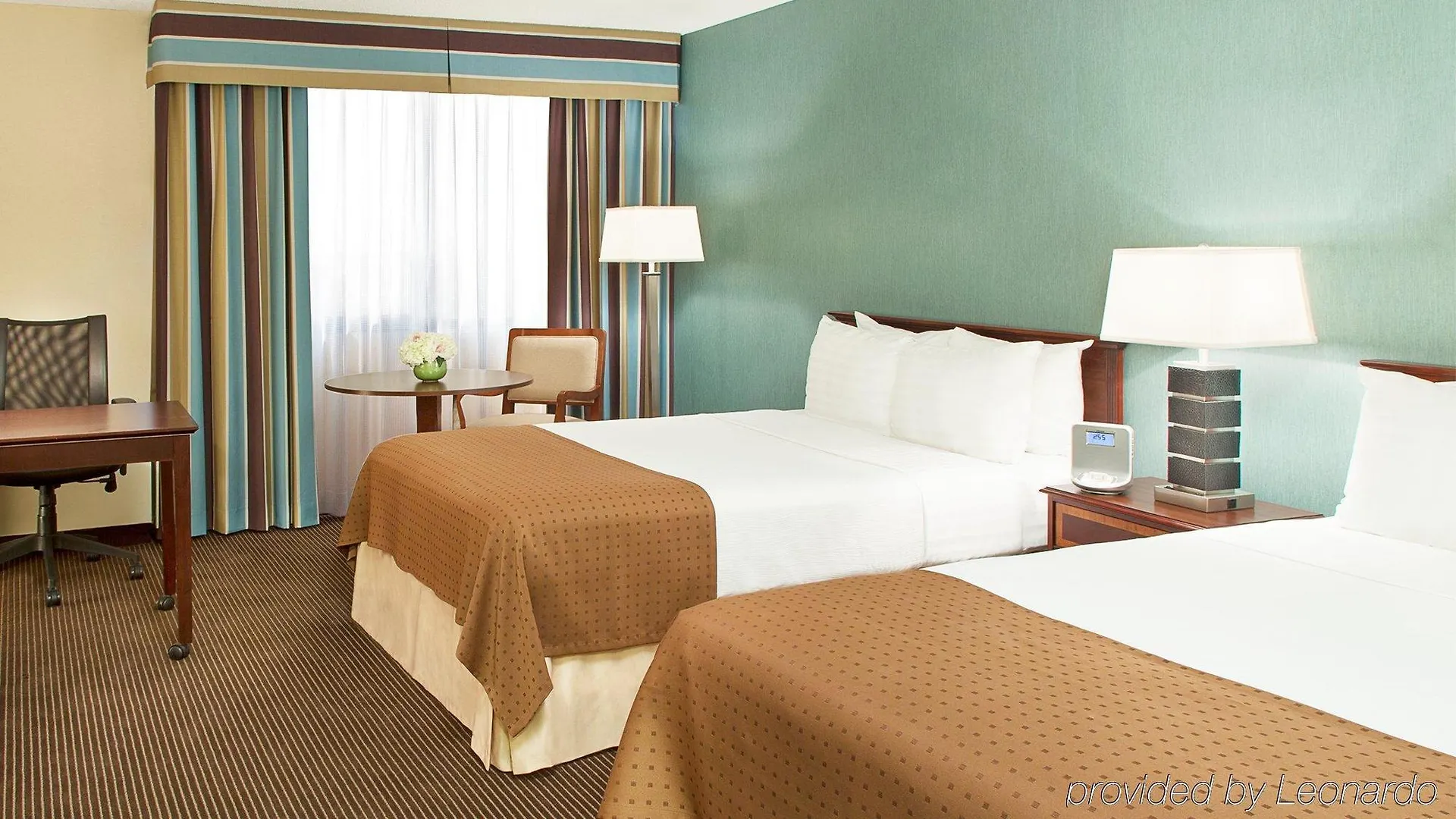 Holiday Inn Toronto - Yorkdale 3*,