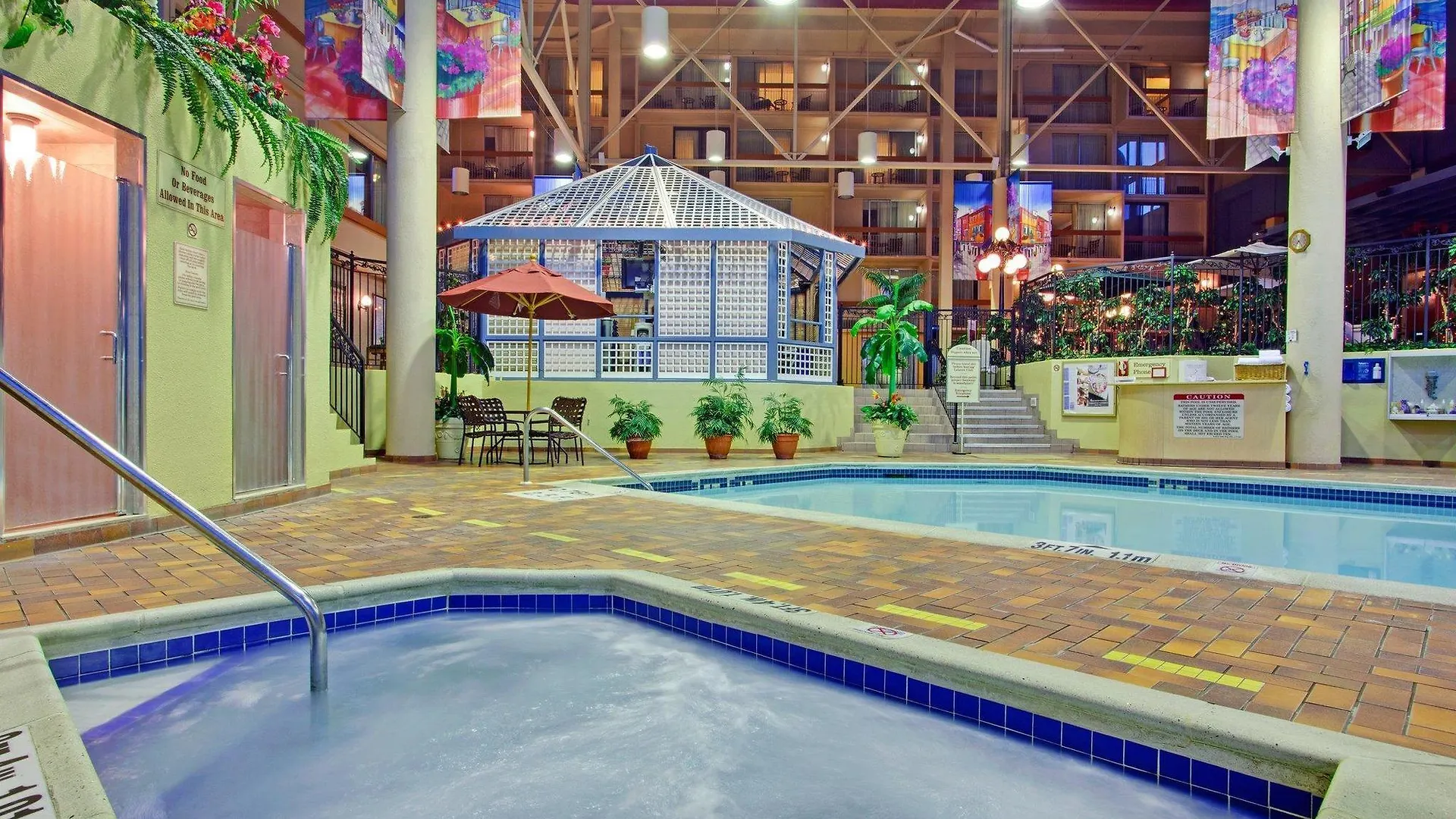 Holiday Inn Toronto - Yorkdale 3*,